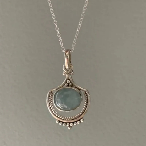 Collier vintage en argent avec pierre verte