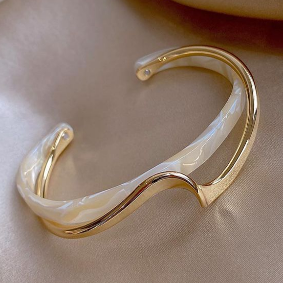 Phoebe - Bracelet Élégant en Opale Dorée