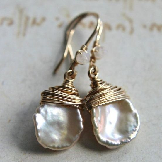 Boucles d'oreilles pendantes baroques vintage en perles
