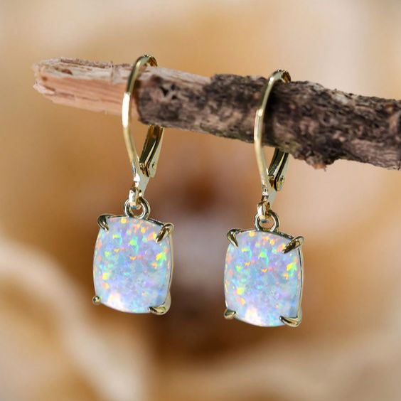 Boucles d'oreilles carrées en opale blanche vintage
