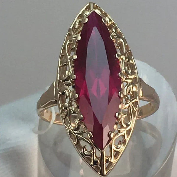 Bague Ovale avec Cristal Rouge et Or