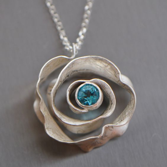 Collier Fleur Cristal Bleu Vintage Argent