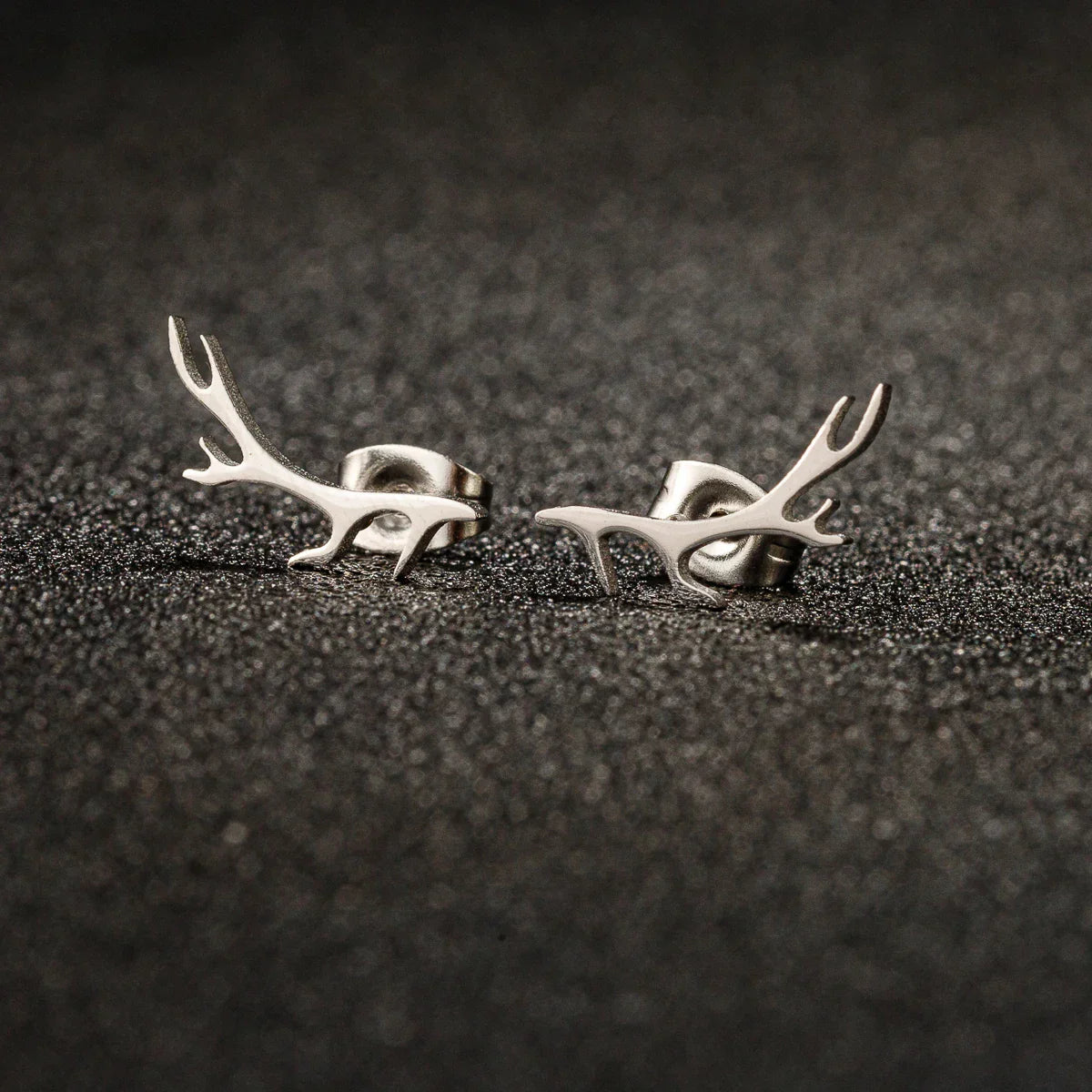 Boucles d'oreilles clous en bois de cerf