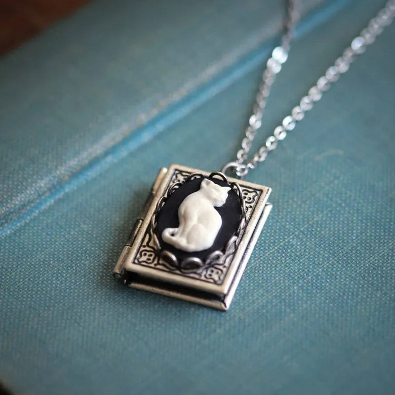 Collier pendentif vintage livre de chat – Pages rotatives