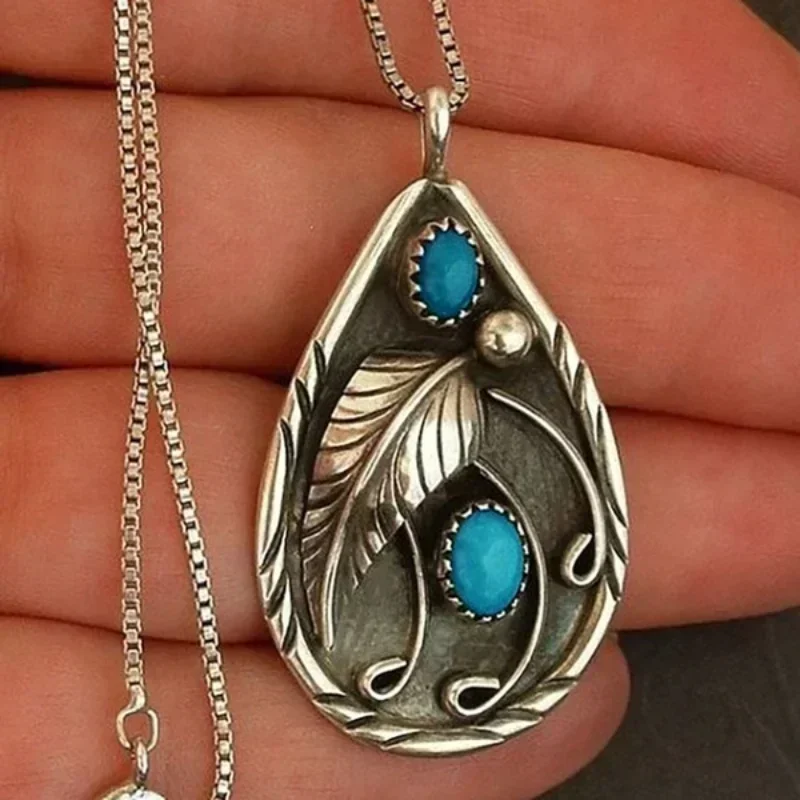 Collier pendentif vintage en pierre bleue