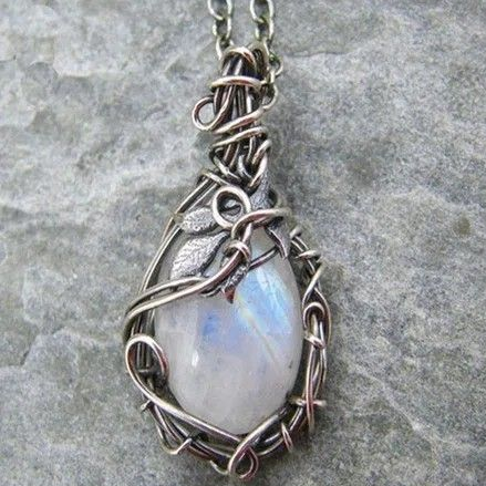 Collier vintage en argent et pierre de lune