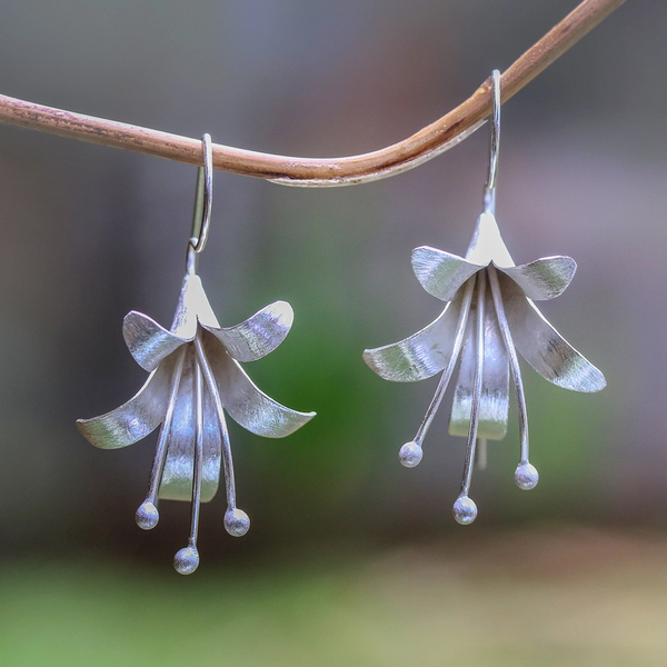 Boucles d'oreilles anciennes en argent avec lotus ouvert