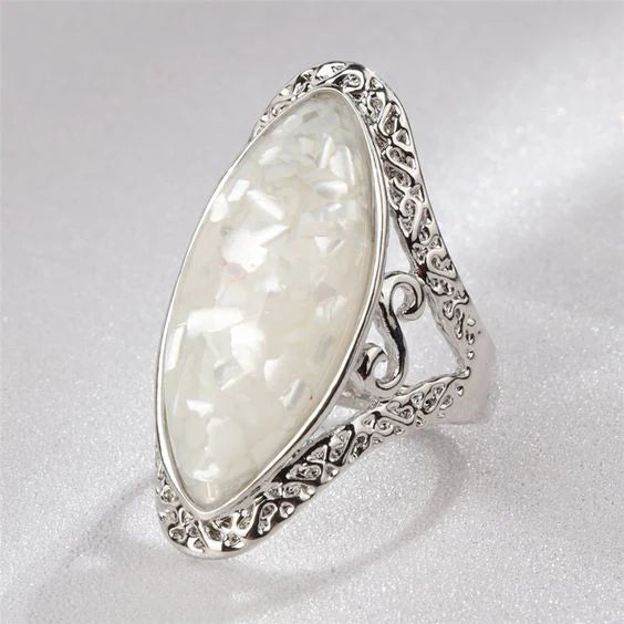 Bague vintage en argent avec opale blanche