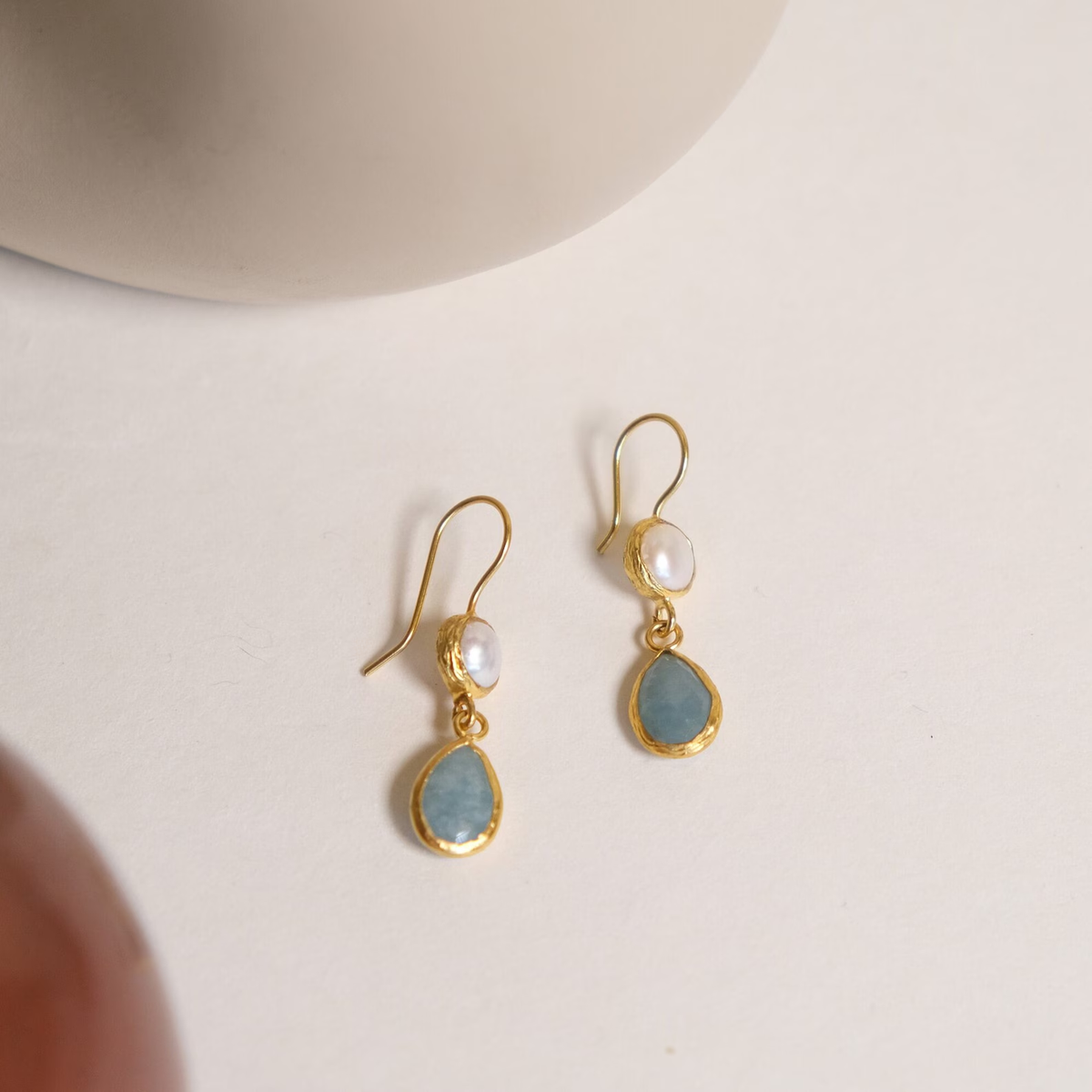 Boucles d'oreilles vintage pendantes bleues en perles
