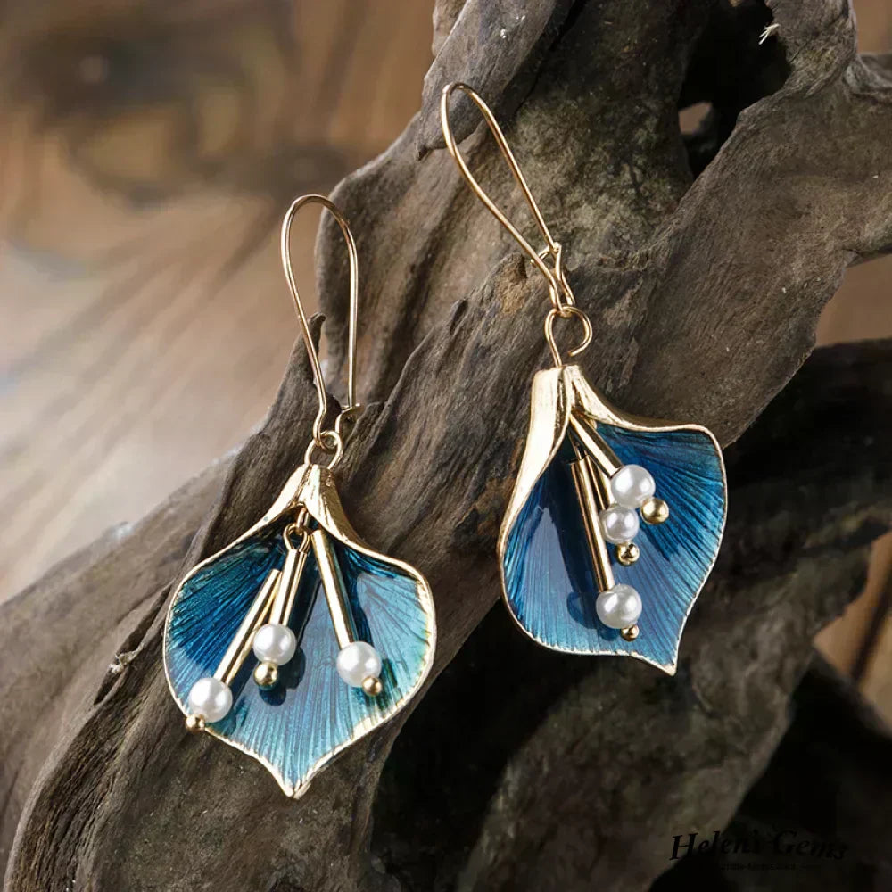 Boucles d'oreilles pendantes or et bleu avec perles